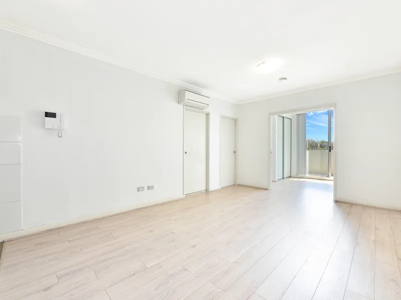 Contemporary two bedroom in a Convenient location | Floorboards throughout