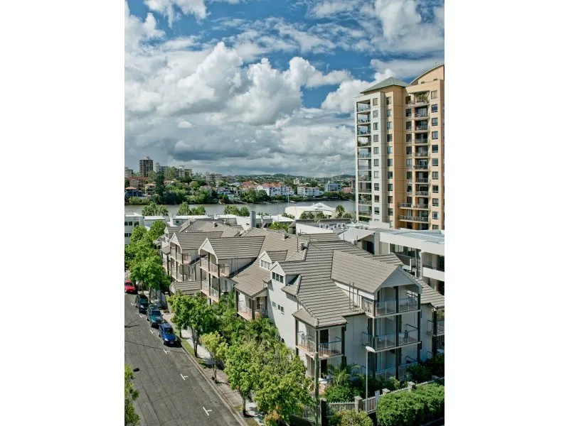 KANGAROO POINT - SILENT GEM – offers over $380,000