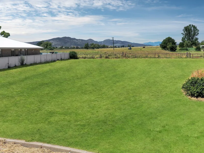 LARGE BLOCK IN QUIET LOCATION