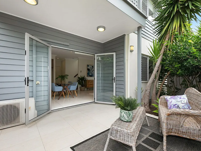 Freestanding Townhouse With Private Access