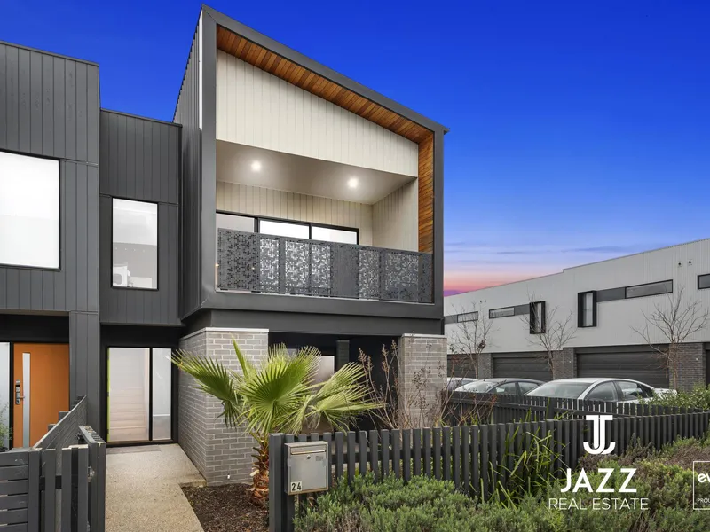 Luxury Townhouse in Point Cook!