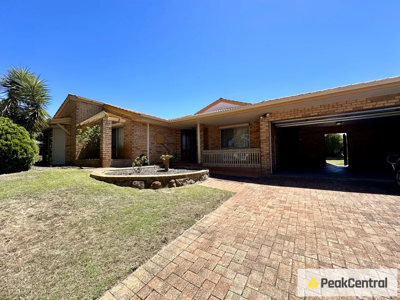Timeless Elegance Meets Spacious Living: 4-Bedroom Retreat in Murdoch's Serene Cul-de-Sa