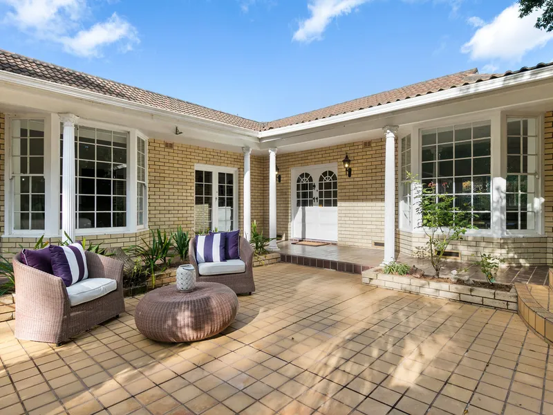 Light and bright Roseville Oasis.