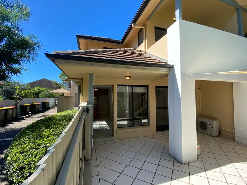 QUIET + CONVENIENT + AIR-CONDITIONED TOWNHOUSE