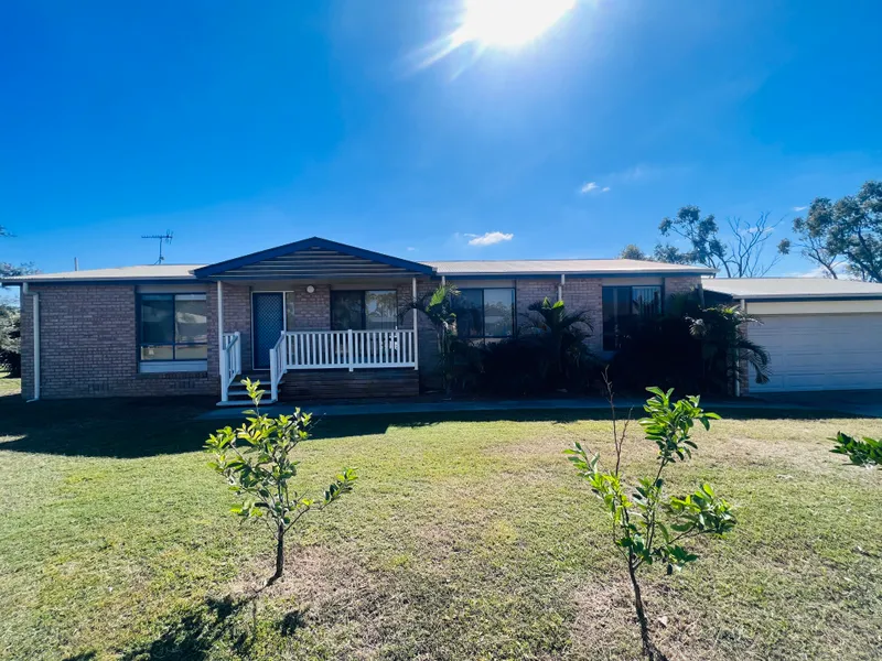 5 BEDROOM FAMILY HOME IN COURT, DOUBLE CAR GARAGE, ENTERTAINMENT DECK, VEIWS OF PARK LANDS.