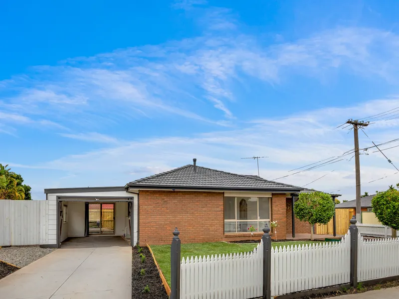 CENTRAL HOPPERS CROSSING - NEAT AND TIDY 3 BEDROOM HOME
