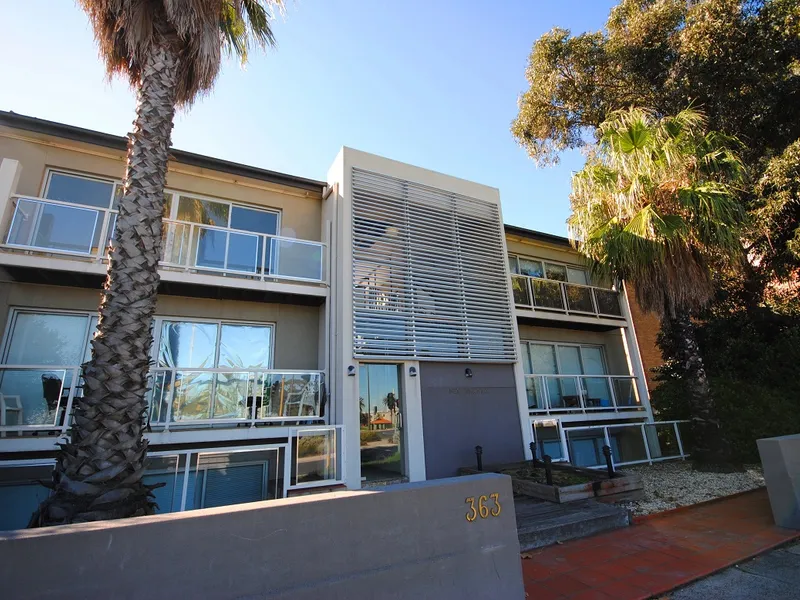 GROUND FLOOR ONE BEDROOM APARTMENT NOT TO BE MISSED!