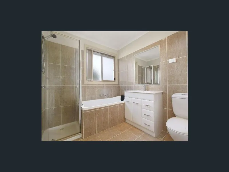 BEAUTIFUL MIDDLE TOWNHOUSE WITH CENTRAL LOCATION