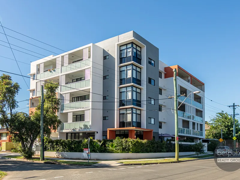 Ground Floor Luxury Apartment!