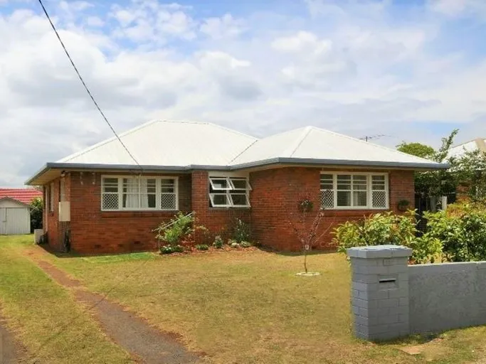 Neat as a Pin in Fantastic Location!