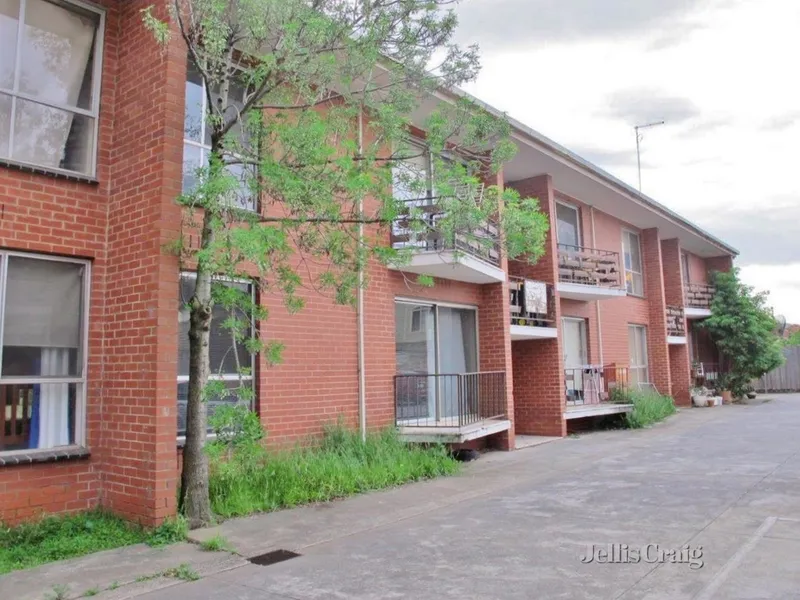 Front Apartment in a Great Area