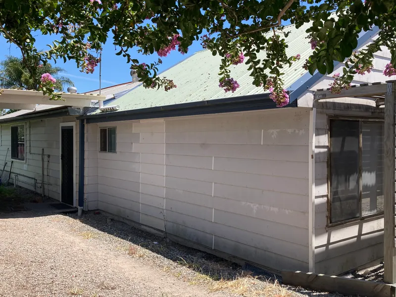 Quiet 6 Bedroom Flat.