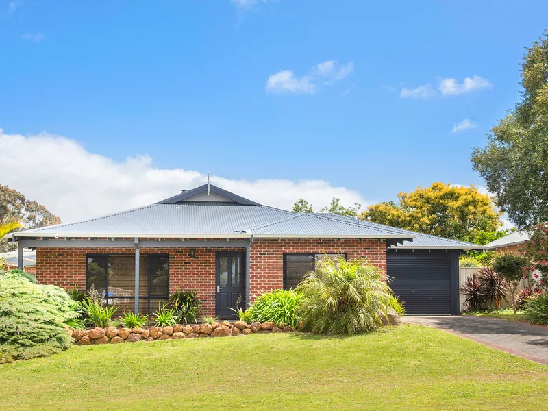 Absolutely delightful home, AVAILABLE NOW !! ** 5 MONTH LEASE ONLY