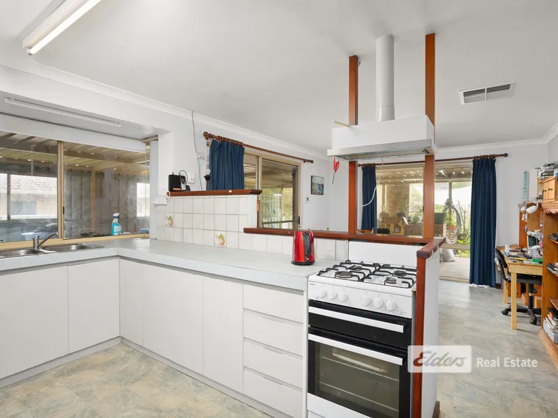 Charming Family Retreat with Extensive Outdoor Features