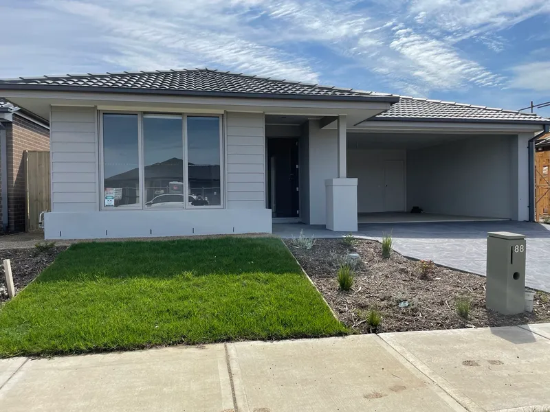 Brand New 4 Bedroom Family Friendly Home!