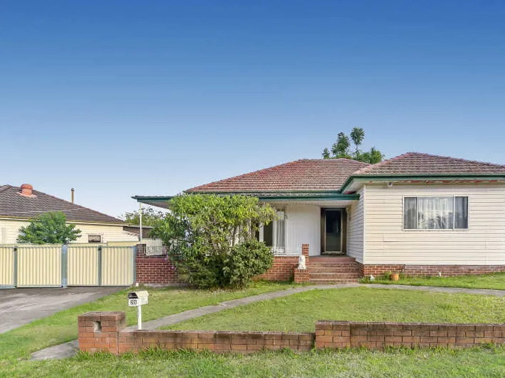 Newly Renovated House in Perfect Location with Split System AC! *Deposit Paid*