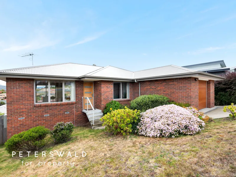 Mountain views and sunny, stylish family comfort