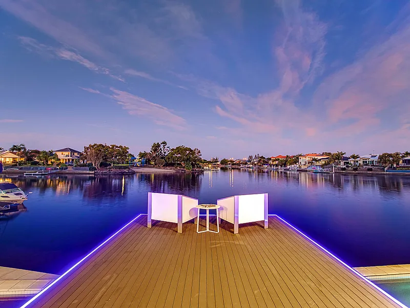 The Art House - Waterfront With Wow Factor