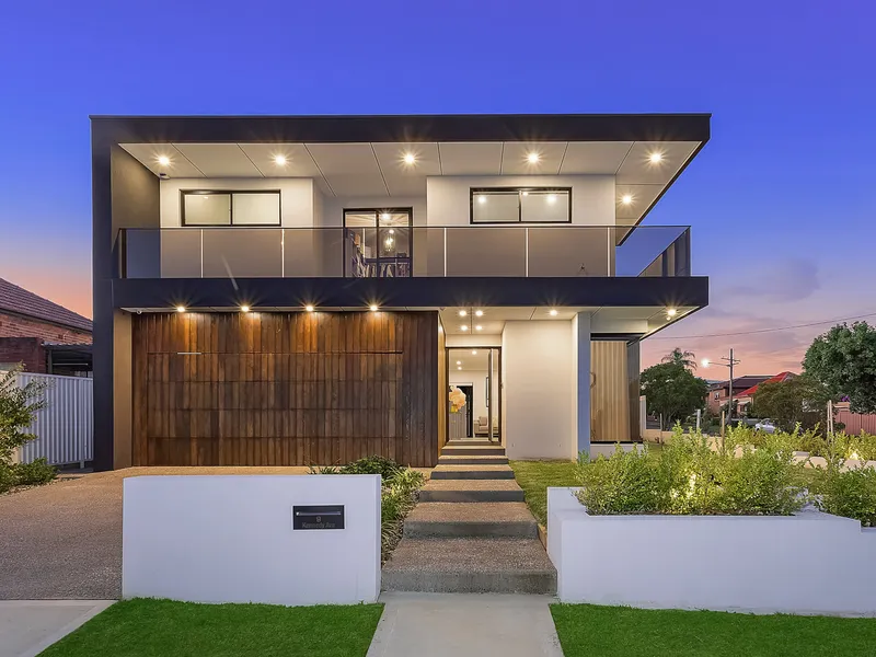 ARCHITECTURAL 5 BEDROOM HOME OF PURE OPULENCE 