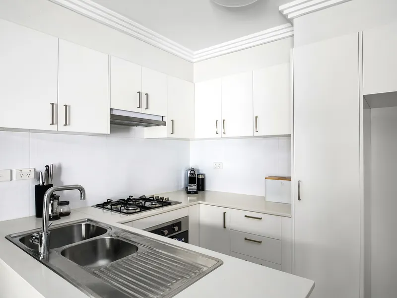 Bright & Beautiful Apartment With North Facing Terrace