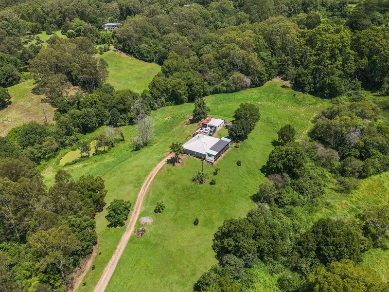GREAT FAMILY HOME ON 2.8 ACRES!! 5 BEDROOMS + OFFICE, SHED WITH GRANNY FLAT! MUST SEE!