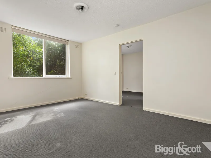 ONE BEDROOM IN HEART OF RICHMOND HILL!