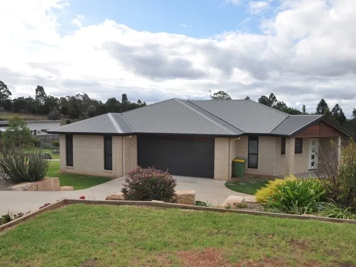 Large open plan 4 bedroom home with shed!