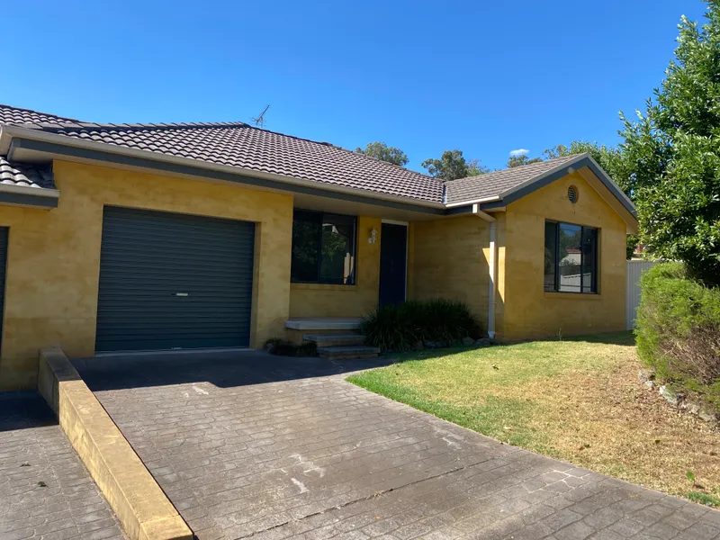 Renovated Three Bedroom Unit in North Cowra