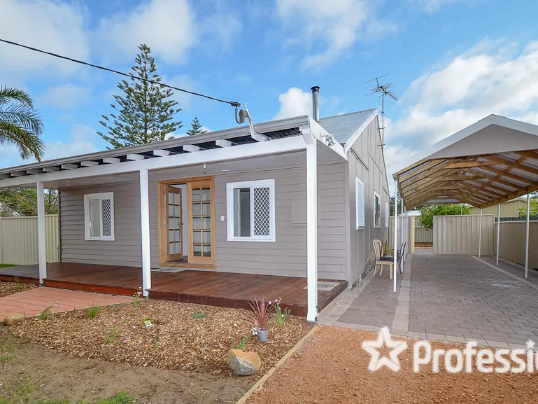 LOVELY CHARACTER HOME IN CENTRAL MANDURAH!