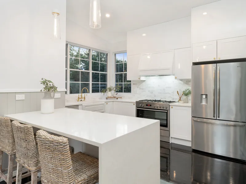 Elegant Coastal Residence delivers on all levels. - DONT WAIT !