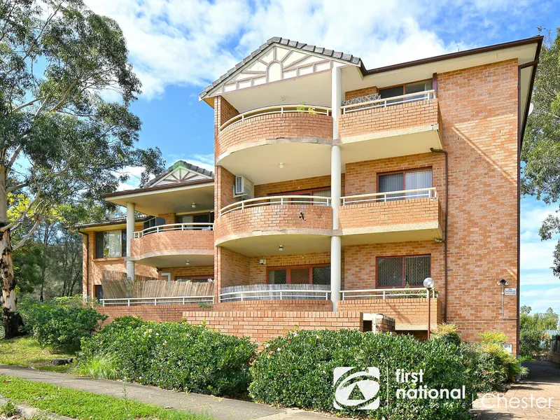 Modern Unit in Great Location