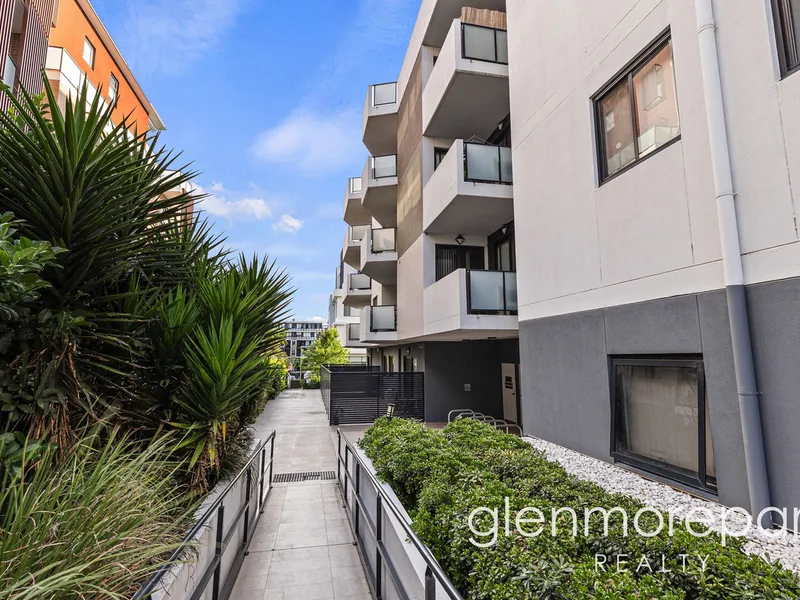 WALKING DISTANCE TO AMENITIES!