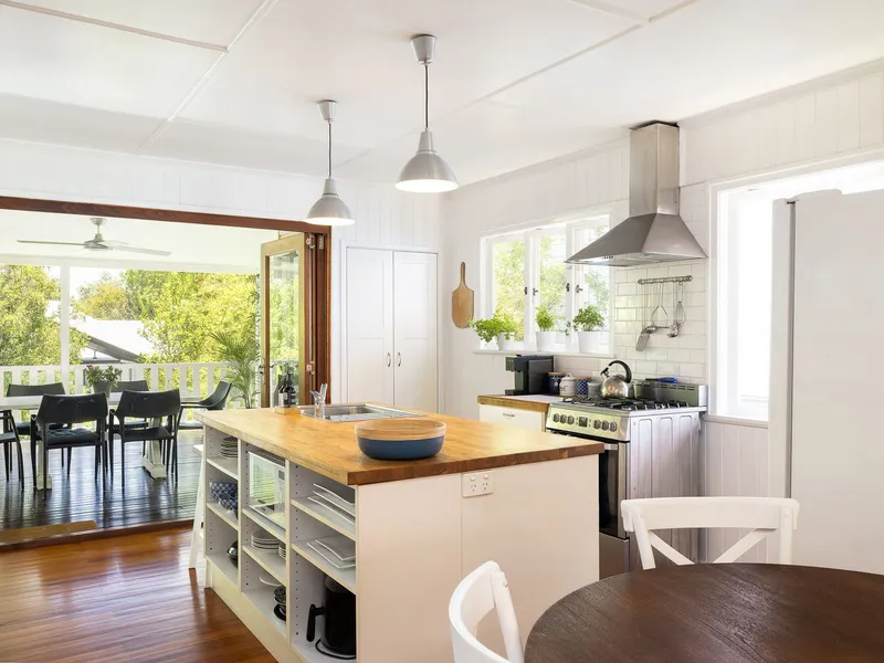 Stylish Family Entertainer In Premier Coorparoo Location!