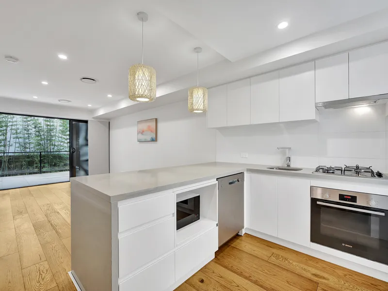 Tri-level townhouse with ducted air