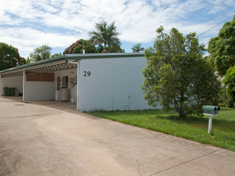 Well-maintained Duplex on 810sqm