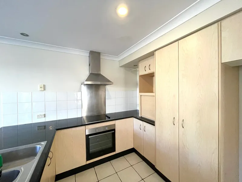 3 bedroom townhouse close to Broadwater