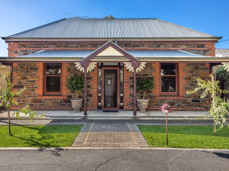 Delightful 3 bedroom bluestone cottage in great location.