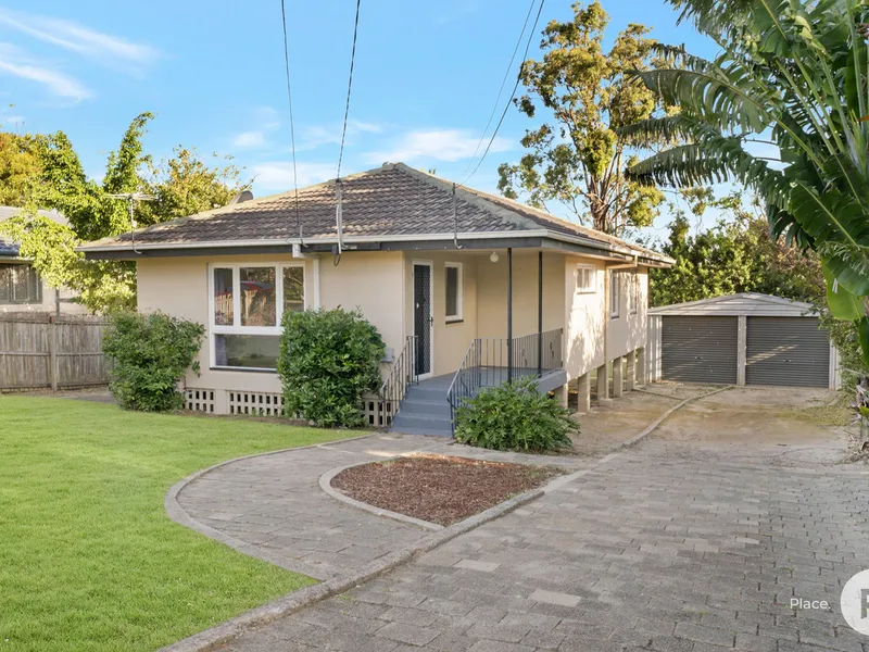 Four bedroom home with large yard - space for everyone !!