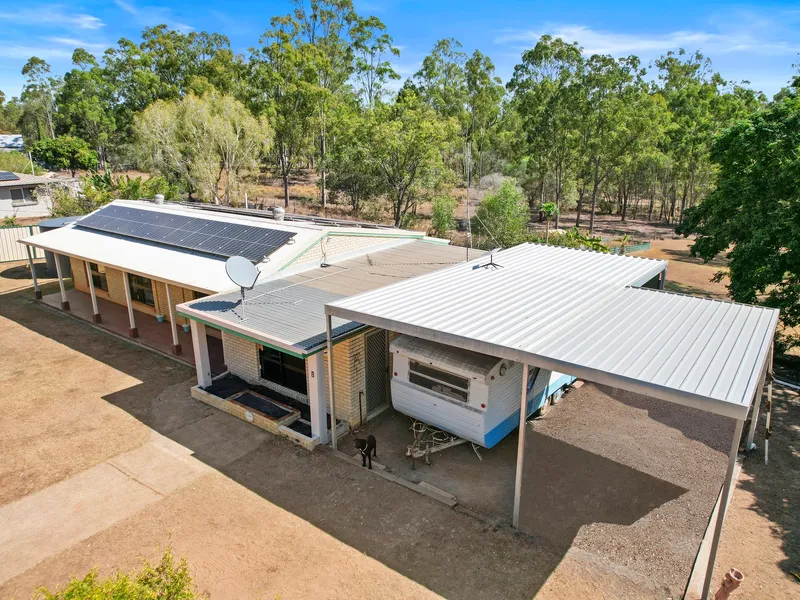 LIFESTYLE LIVING AT AVONDALE !!! VIEWS, PRIVACY AND PEACEFUL SURROUNDS AWAIT!!