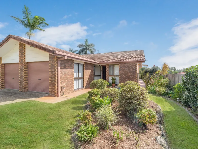 PRESENTING A LOVED AND CARED FOR DUPLEX SITUATED IN A PRIME POSITION .