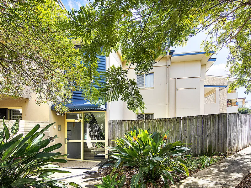 WHEN STYLE MATTERS - THIS ONE HAS IT ALL