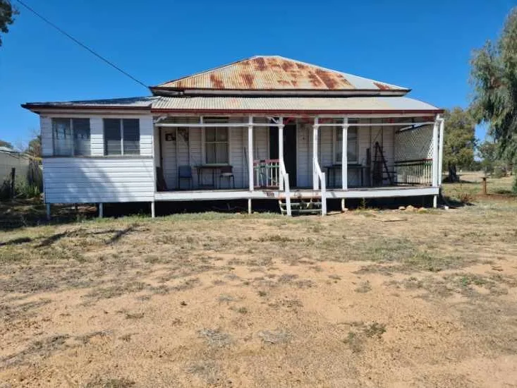 3 Bedroom Queenslander on Large Block Plus Shed