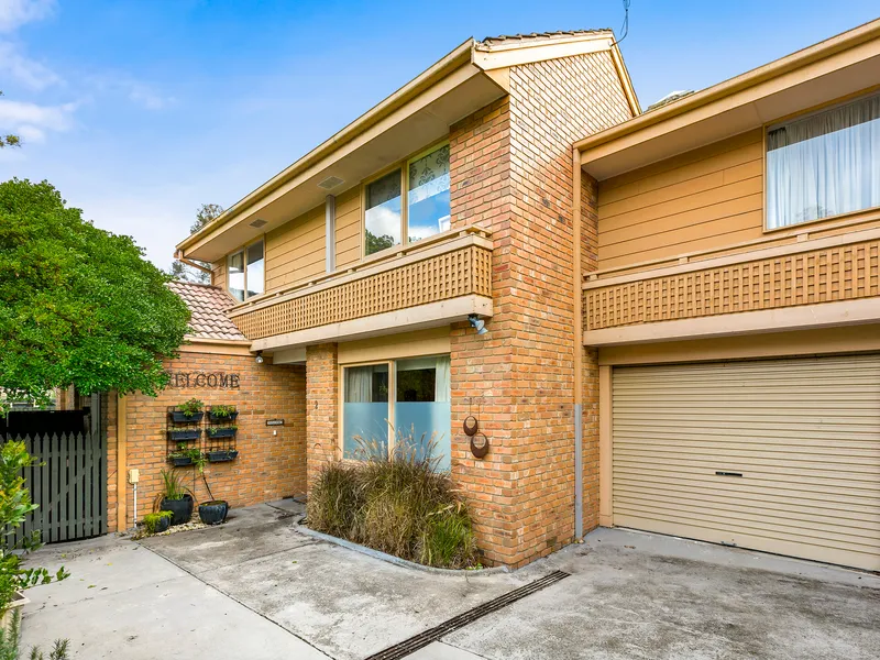 Stylish Family Living in Quiet Rear Position