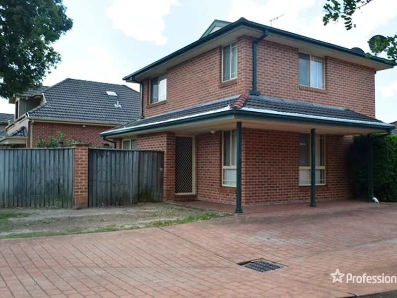 3 Bedroom townhouse with air conditioning