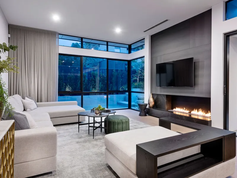 AMAZING QUALITY!! Perfect location!