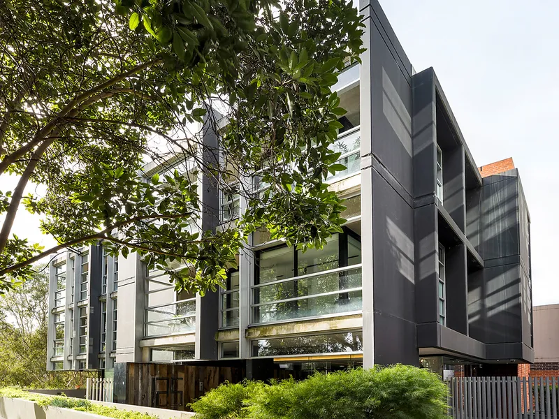 Contemporary Apartment on the Edge of the Yarra River