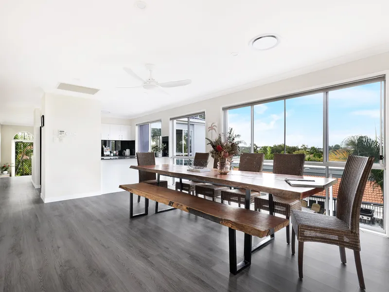 STUNNINGLY RENOVATED FAMILY HOME IN THE POPULAR SOMERSET PARK!