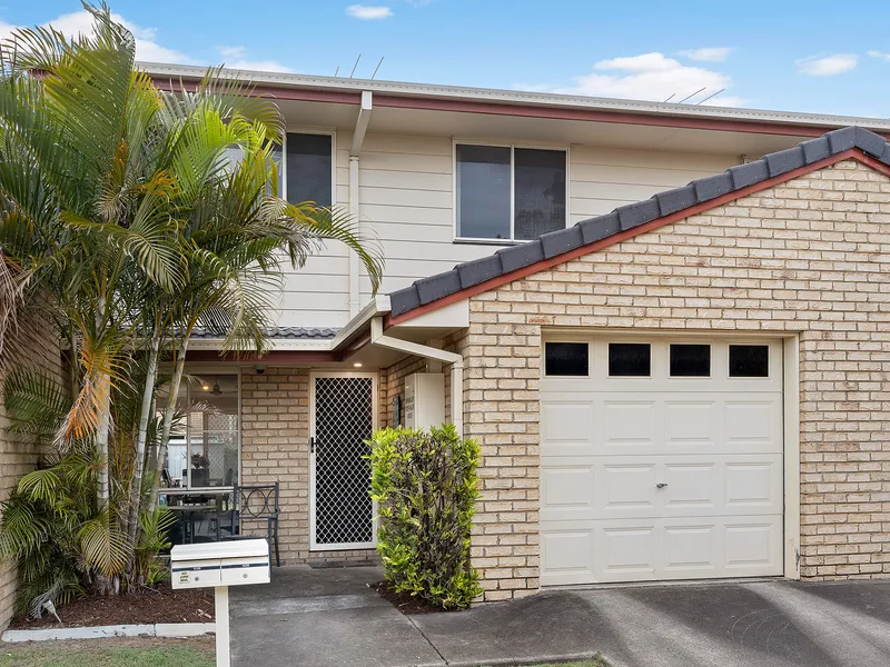 MOVE IN READY TOWNHOUSE IN POPULAR GRANGE COMPLEX!!