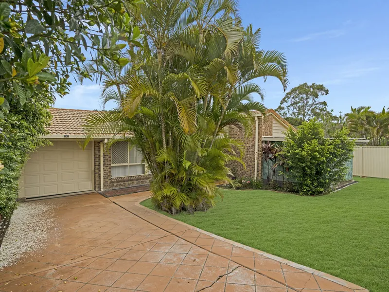Genuine Dual Living - 3 Bed 2 bath 2 Kitchen + Pool - Renovated in Recent Times + Superb Location