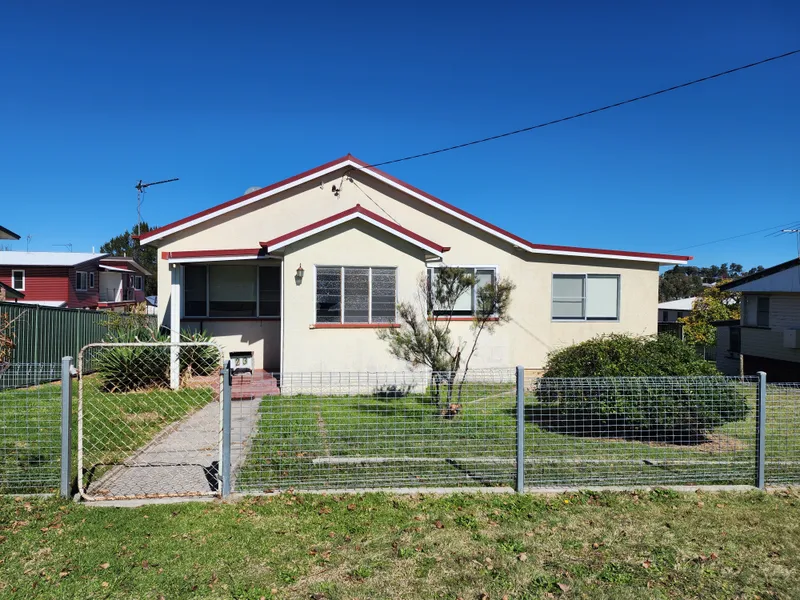 EASY WALKING DISTANCE TO MAIN STREET